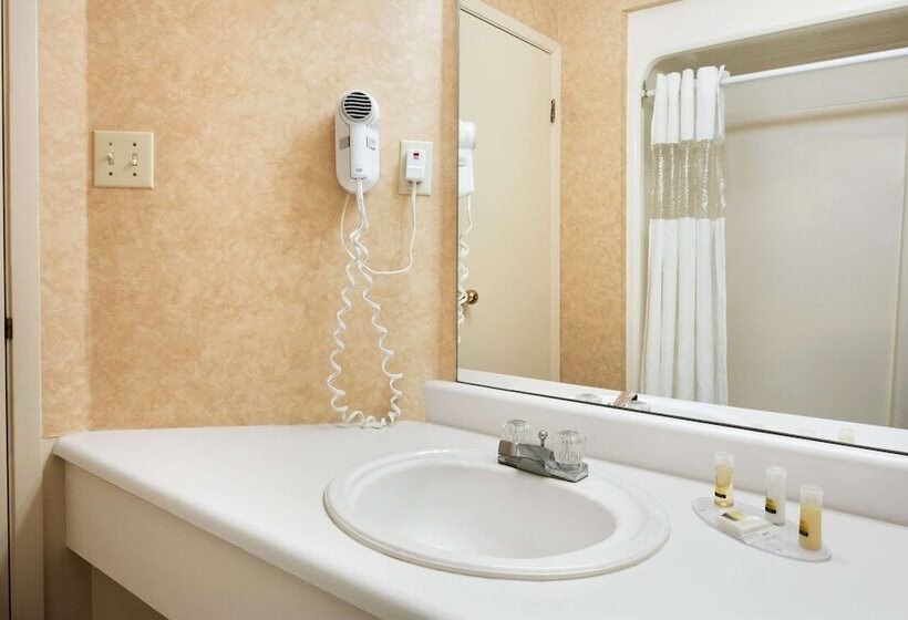 جناح, Days Inn By Wyndham Brantford