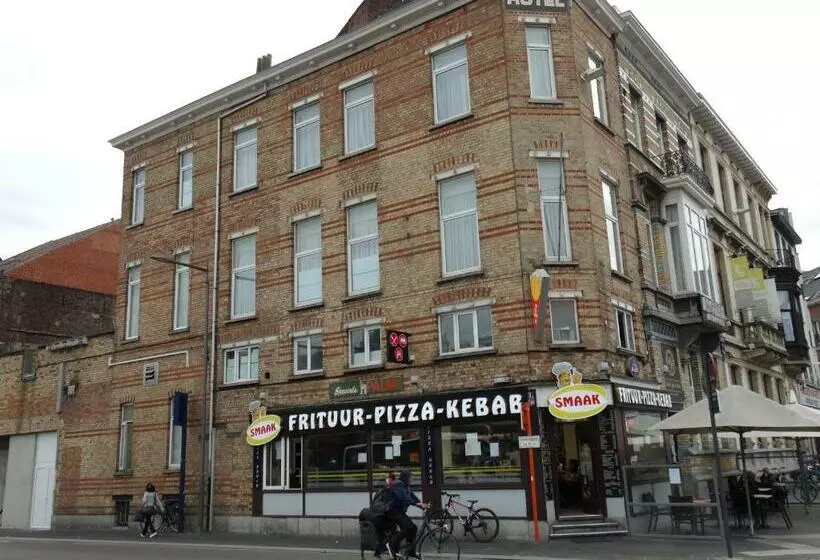 اتاق استاندارد سه نفره, De La Gare Aalst