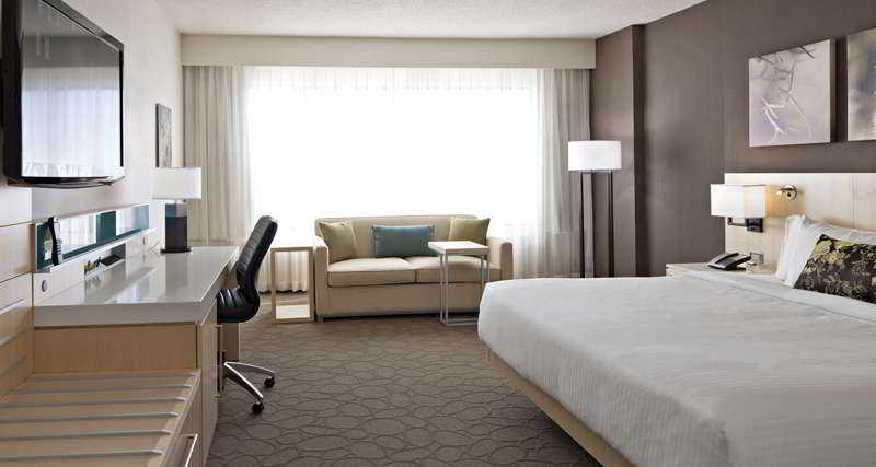 キングサイズベッドのスタンダードルーム, Delta Hotels By Marriott Edmonton South Conference Centre