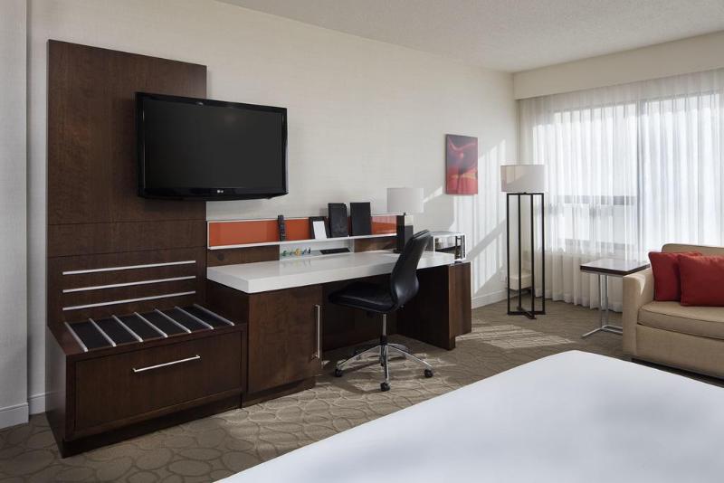 חדר סטנדרט עם מיטת קינג, Delta Hotels By Marriott Edmonton South Conference Centre