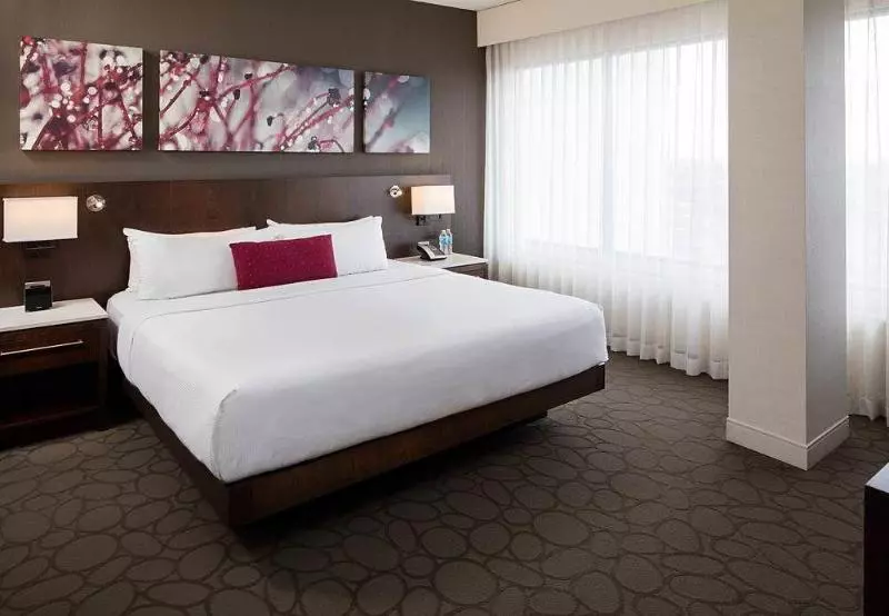 キングサイズベッドのスタンダードルーム, Delta Hotels By Marriott Edmonton South Conference Centre