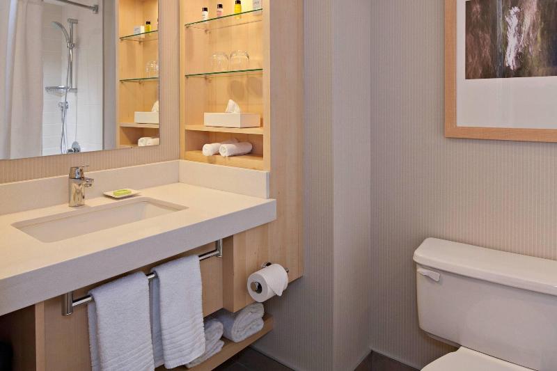 חדר סטנדרט עם מיטת קינג, Delta Hotels By Marriott Edmonton South Conference Centre