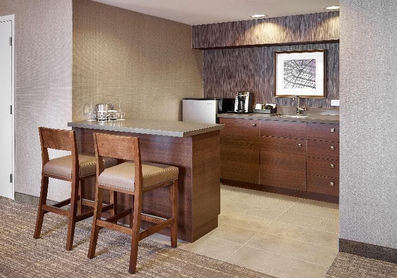 스위트, Doubletree By Hilton Hotel West Edmonton
