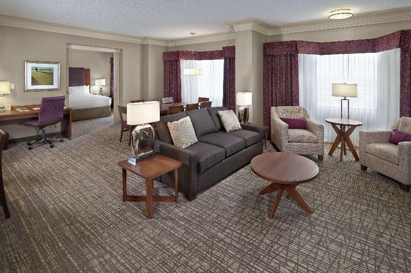 מיטת קינג בסוויטה, Doubletree By Hilton Hotel West Edmonton