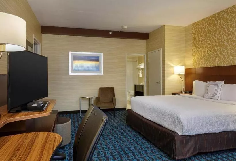 キングサイズベッドのスタンダードルーム, Fairfield Inn & Suites By Marriott Belleville