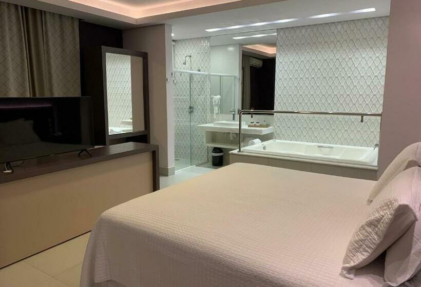 스위트 킹사이즈 침대, Grand Carima Resort & Convention Center