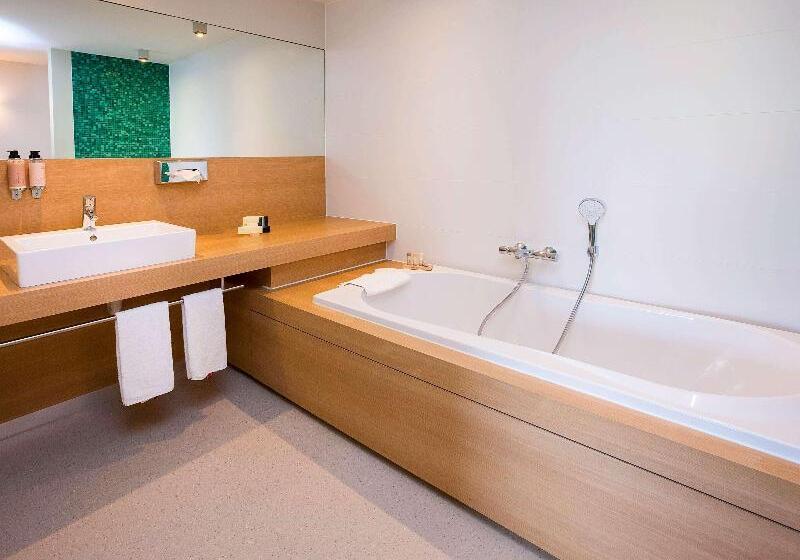 جناح جونيور, Ibis Styles Kortrijk Expo