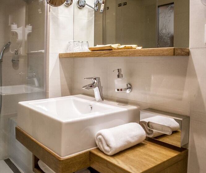 复式套房, Partizan