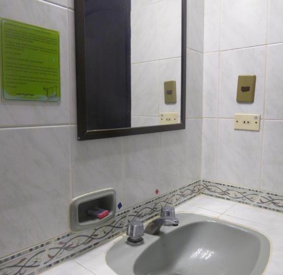 اتاق لوکس با چشم‌انداز شهر, Sagarnaga