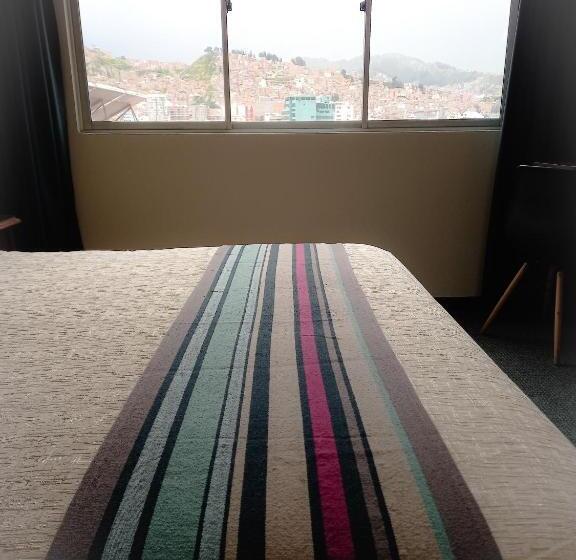 اتاق لوکس با چشم‌انداز شهر, Sagarnaga