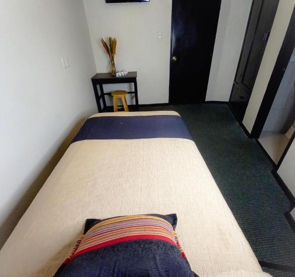 اتاق استاندارد یک نفره, Sagarnaga