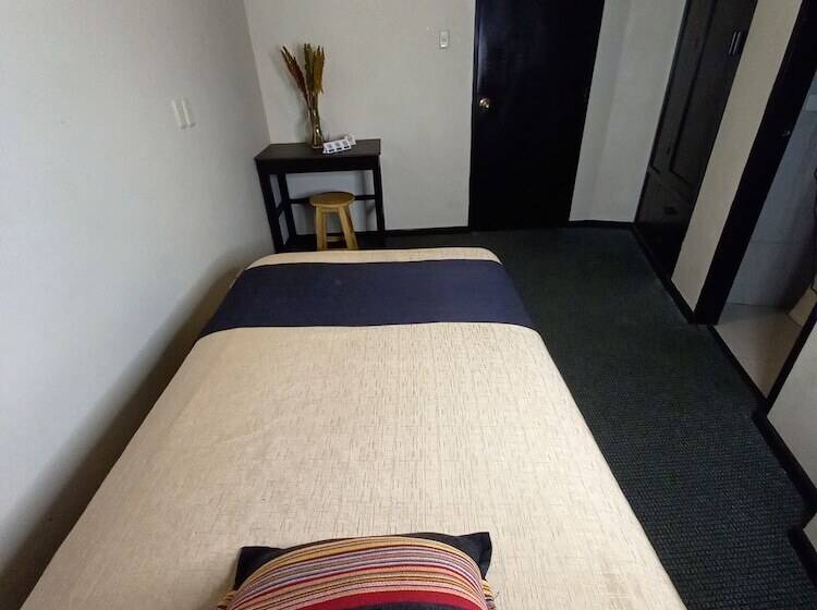 اتاق استاندارد یک نفره, Sagarnaga