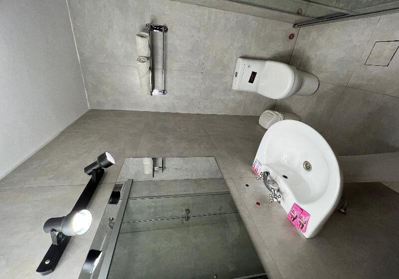 اتاق لوکس, Sagarnaga