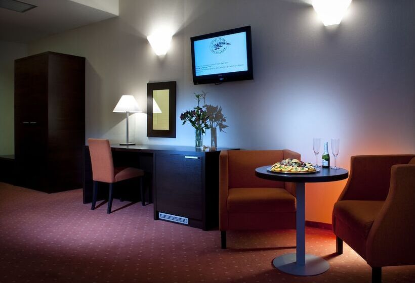 اتاق اجرایی سه نفره, Tatra