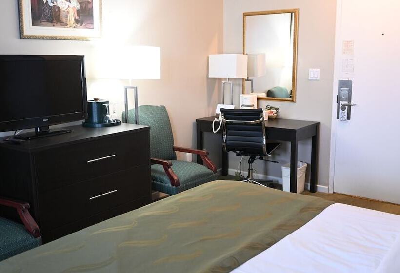 غرفة قياسية سرير كينج, The Gananoque Inn