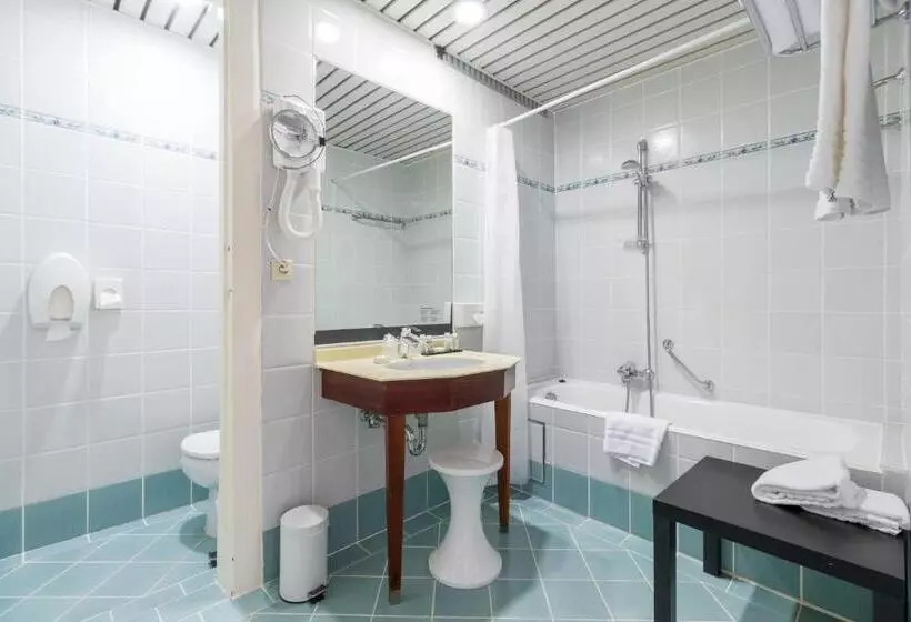 اتاق کلاسیک با چشم‌انداز دریا, Thermae Palace