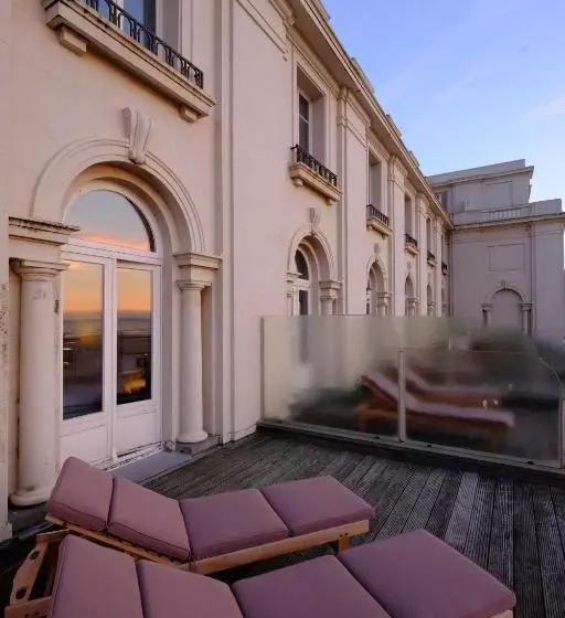 اتاق سوپریور با چشم‌انداز دریا, Thermae Palace