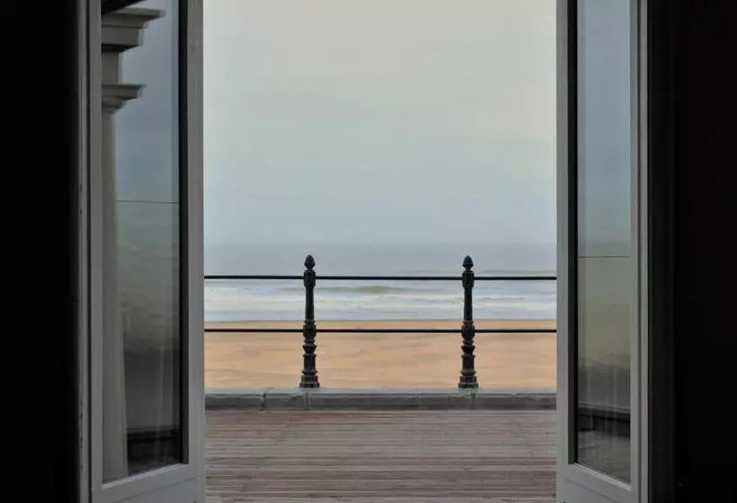 اتاق سوپریور با چشم‌انداز دریا, Thermae Palace
