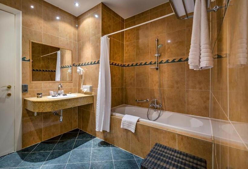 Трехместный Номер Комфорт, Thermae Palace