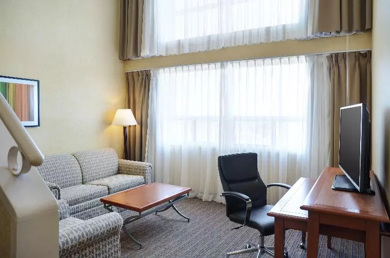 سوئیت با تخت بزرگ, Holiday Inn Hotel & Suites London, An Ihg