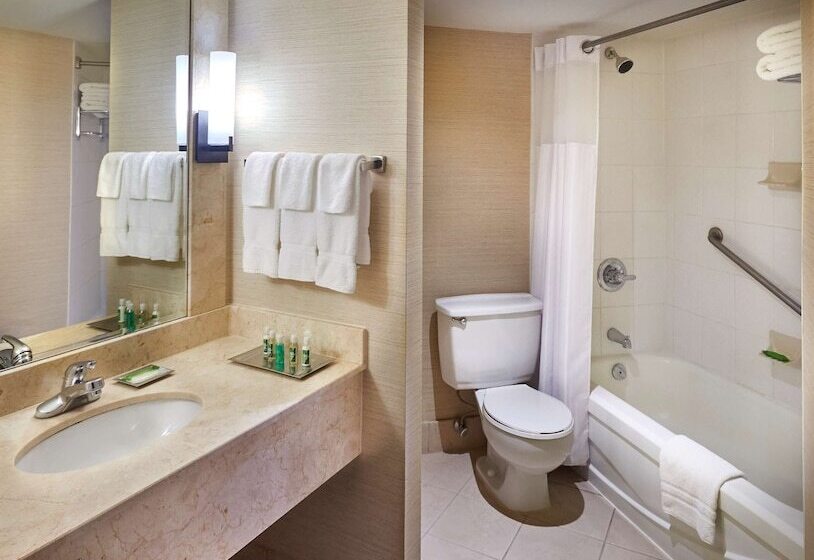 带河湖景观的套房, Best Western Plus Waterfront