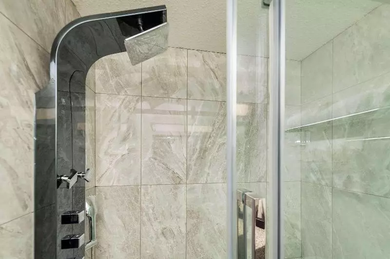 اتاق استاندارد با تخت بزرگ, Clarion Pointe