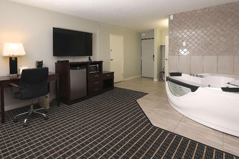 غرفة قياسية سرير كينج, Clarion Pointe