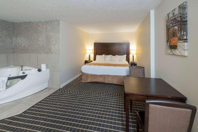 غرفة قياسية سرير كينج, Clarion Pointe