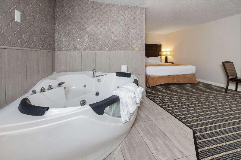 غرفة قياسية سرير كينج, Clarion Pointe