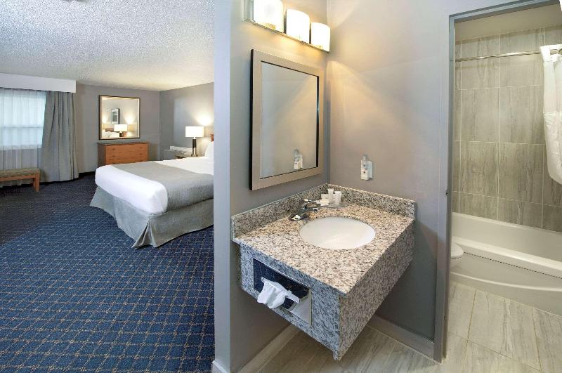 غرفة قياسية سرير كينج, Clarion Pointe