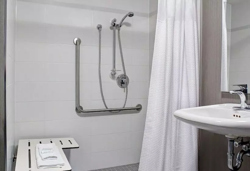 Standard-huone Parivuode, Courtyard By Marriott Toronto Downtown