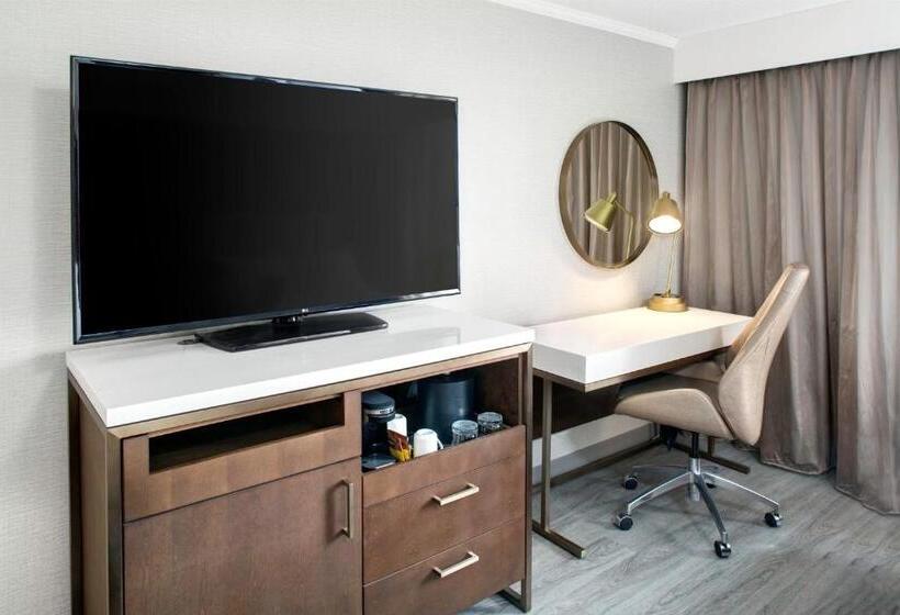 غرفة قياسية سرير كينج, Crowne Plaza Toronto Airport, An Ihg