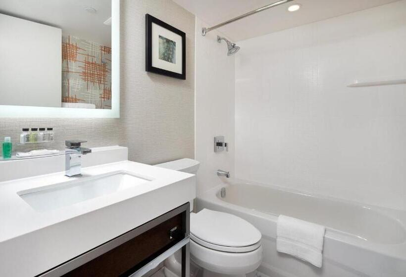 חדר סטנדרט, Crowne Plaza Toronto Airport, An Ihg