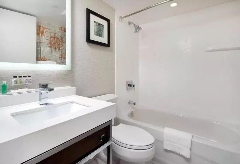 اتاق استاندارد, Crowne Plaza Toronto Airport, An Ihg