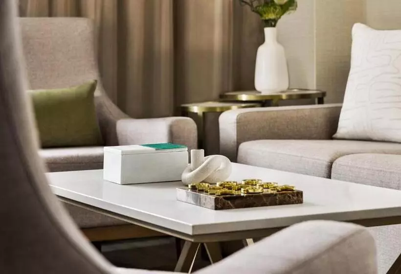 سوئیت با تخت بزرگ, Crowne Plaza Toronto Airport, An Ihg