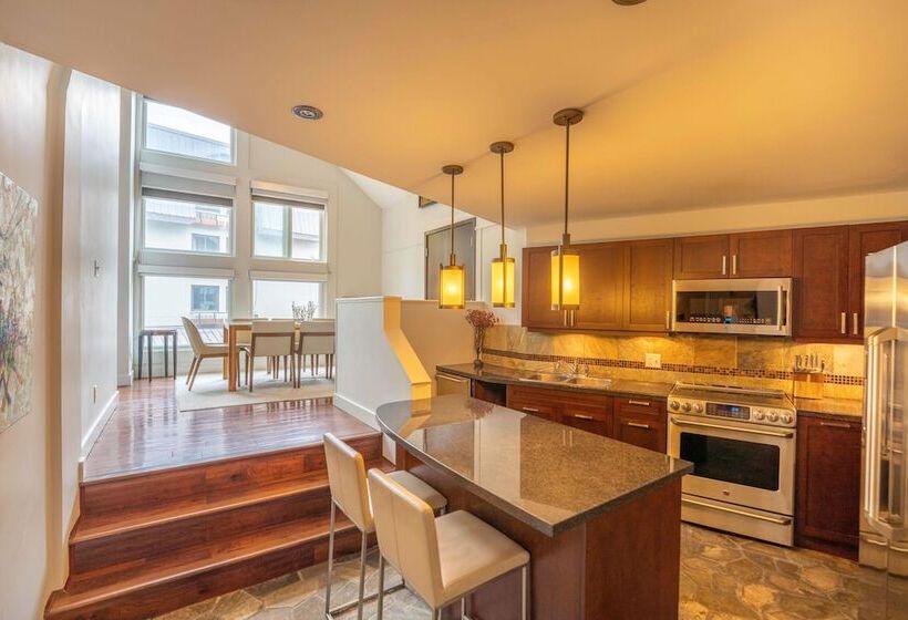 总统套房, Executive Inn Whistler