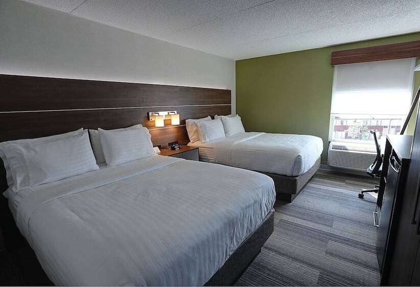 غرفة قياسية, Holiday Inn Express & Suites Toronto Airport West, An Ihg