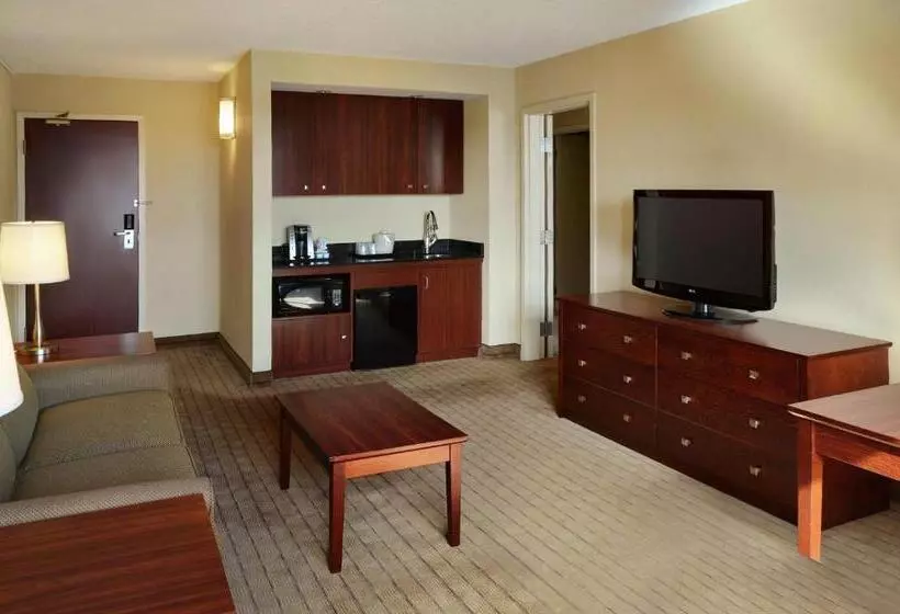 キングサイズベッドのスイートルーム, Holiday Inn & Suites Winnipeg Downtown, An Ihg