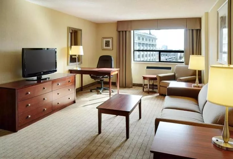 キングサイズベッドのスイートルーム, Holiday Inn & Suites Winnipeg Downtown, An Ihg