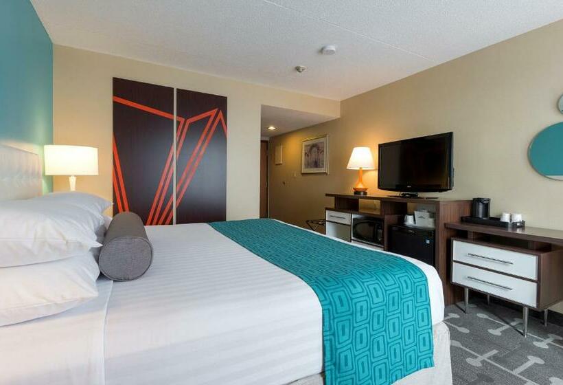 キングサイズベッドのスタンダードルーム, Howard Johnson Plaza By Wyndham By The Falls Niagara Falls