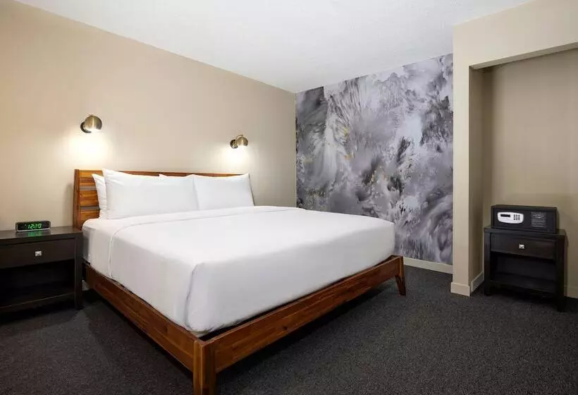 استودیو اجرایی, Huntingdon Hotel And Suites