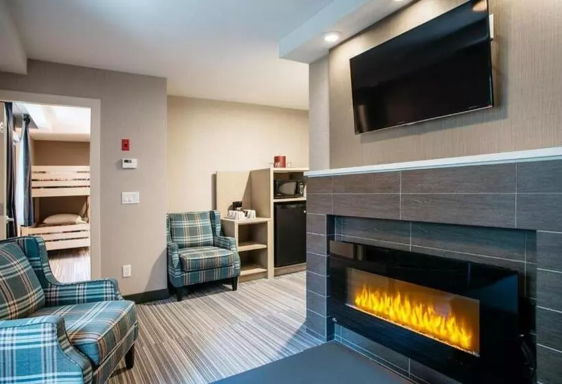 Deluxe Suite King Bed, Mountaineer Lodge