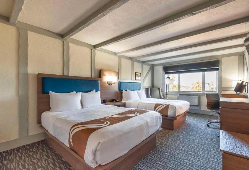 اتاق استاندارد, Quality Inn Waddling Dog