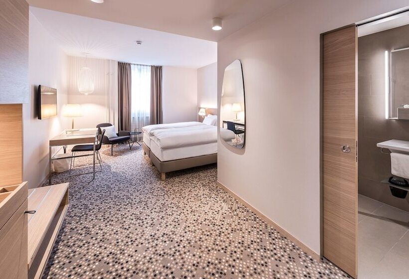 חדר קומפורט, Savoy