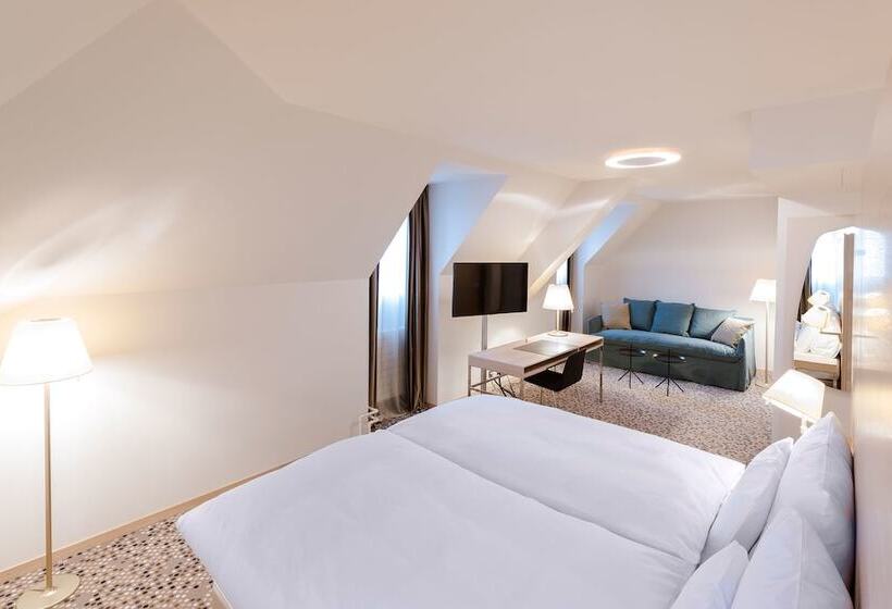 חדר סופריור, Savoy