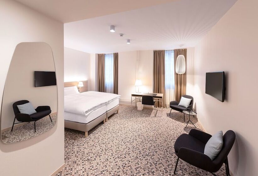 חדר סופריור, Savoy