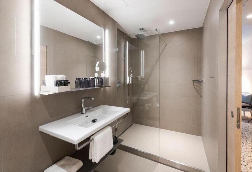 חדר קומפורט, Savoy