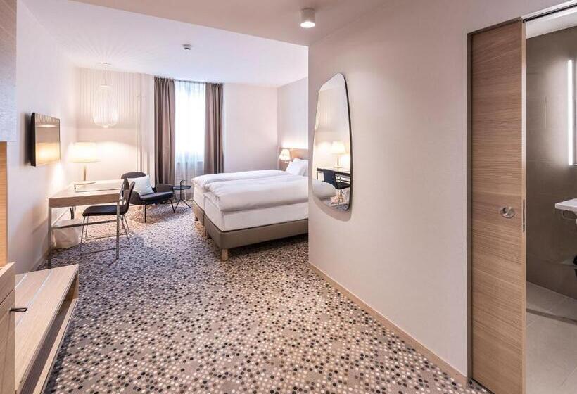 חדר קומפורט, Savoy