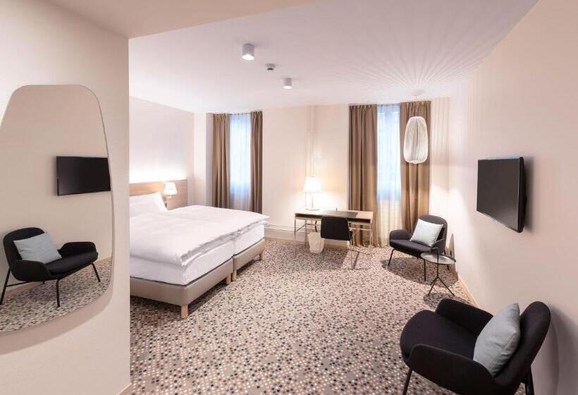 חדר סופריור, Savoy