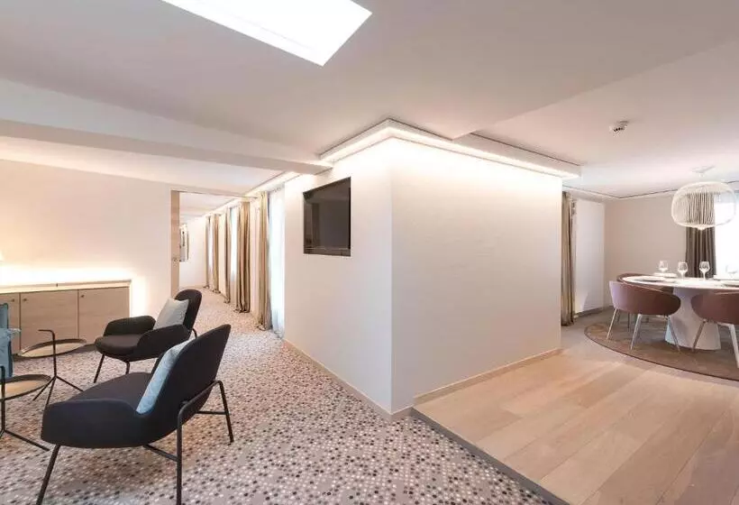 Suite avec Balcon, Savoy
